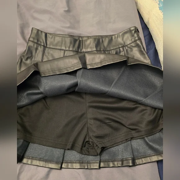 NWT Fashion Nova Vintage Demi Faux Leather Mini Skirt with shorts underneath - Picture 4 of 8